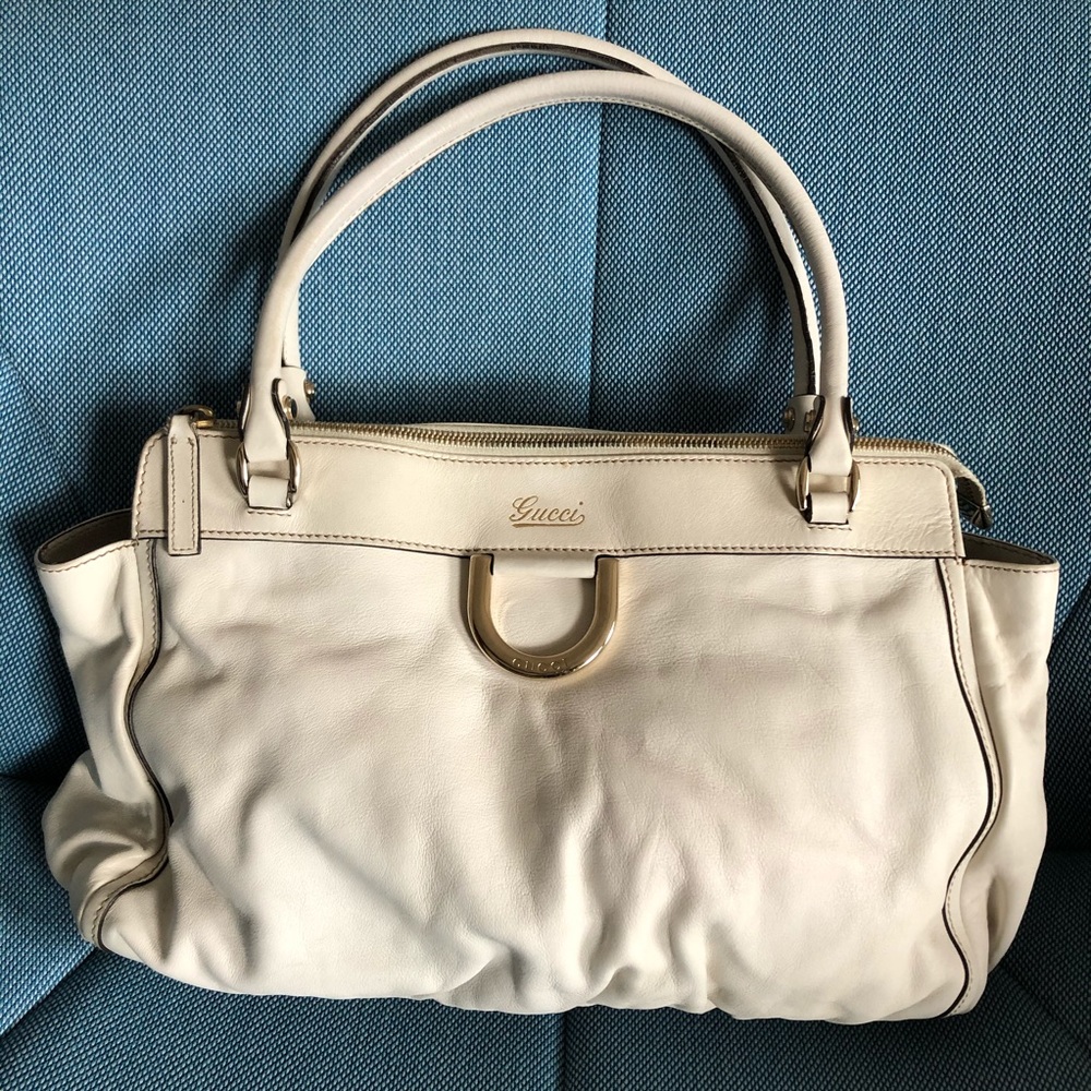 AUTHENTIC GUCCI PURSE. Plaster/Oyster color.